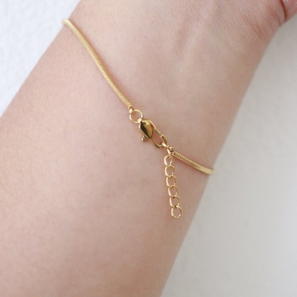 1.5mm Snake Chain Bracelet Gold Plated Stainless Steel - Picture 3 of 3